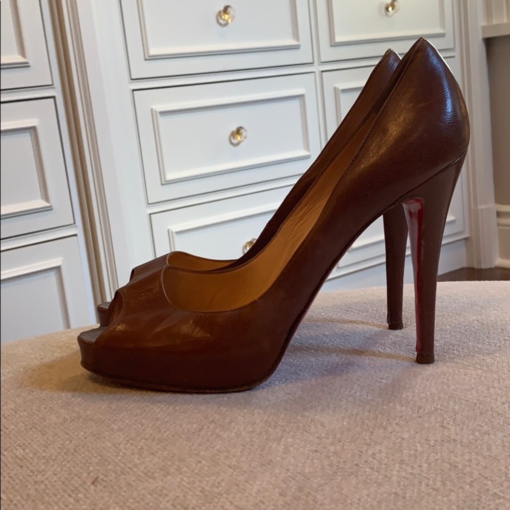 Christian Louboutin New Very Prive Leather Pump